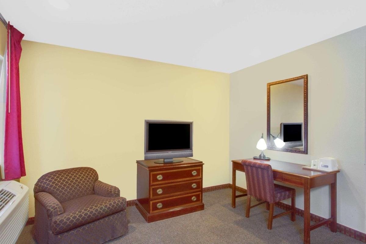 Baymont By Wyndham Coalinga Villa ภายนอก รูปภาพ